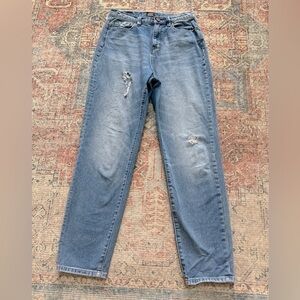 BDG Mom High Rise Jeans/Medium Distressed Wash/Size 28